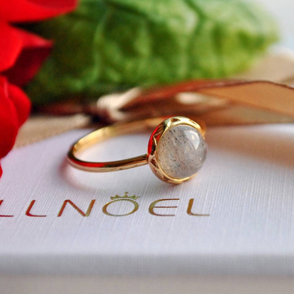 Women's Sterling Silver Ring with Labradorite Gemstone