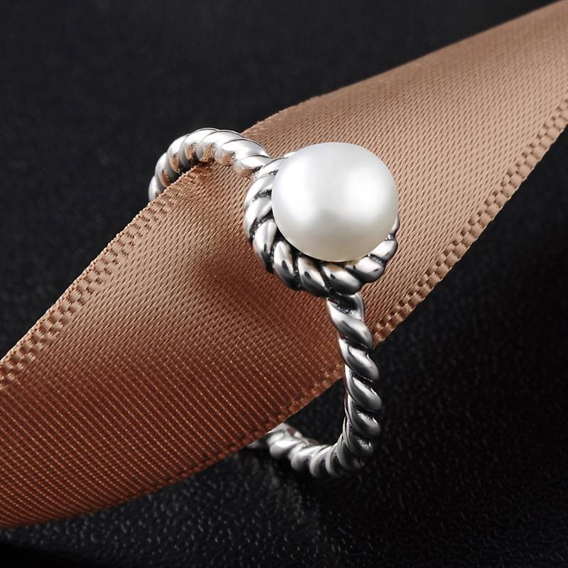 Women's Twisted Silver Ring with Round Natural Pearl